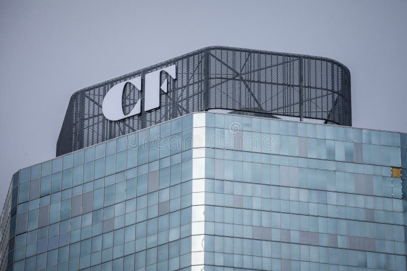 Логотип fairview Кадиллака на их главном офисе в центре Торонто Eaton CF, главном торговом центре города и ориентире стоковая фотография Логотип fairview Кадиллака на их главном офисе в центре Торонто Eaton CF, главном торговом центре города и ориентире стоковая фотография