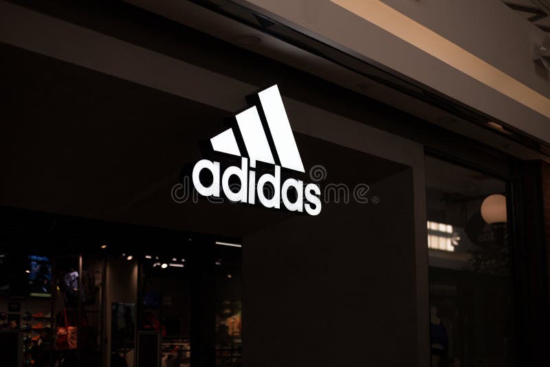 Логотип магазина Adidas стоковая фотография Логотип магазина Adidas стоковая фотография