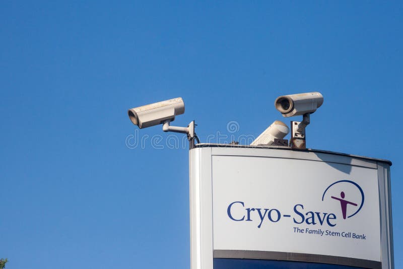 Логотип спасения Cryo на их главной лаборатории в Сербии Спасение Cryo лаборатория специализированная в стволовых клетках и банке стоковая фотография rf Логотип спасения Cryo на их главной лаборатории в Сербии Спасение Cryo лаборатория специализированная в стволовых клетках и банке стоковая фотография rf