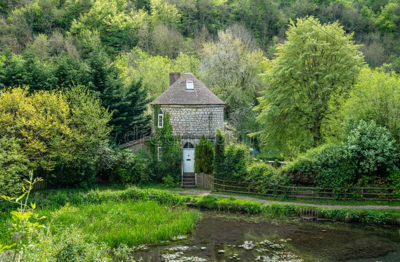 Локомотивное депо Chalford перечисленное здание на канале Severn Темза, Stroud, Cotswolds стоковые фото Локомотивное депо Chalford перечисленное здание на канале Severn Темза, Stroud, Cotswolds стоковые фото