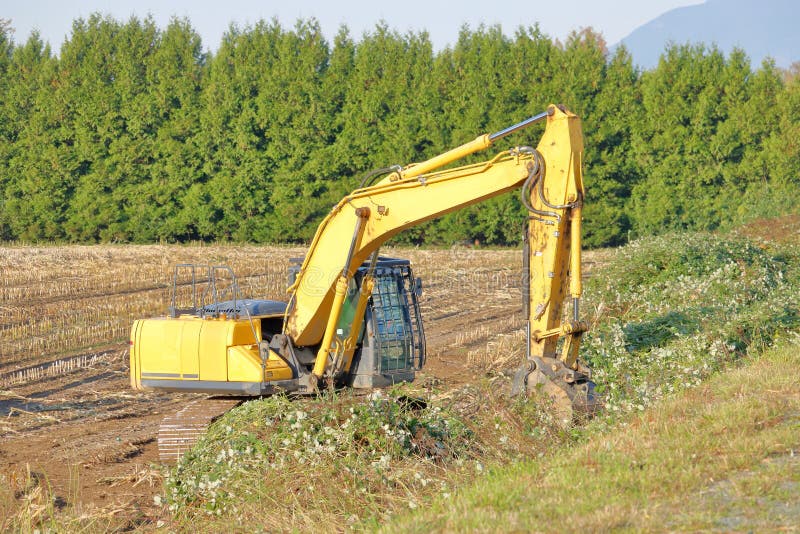 Лопаткоулавливатель освобождая аграрный край стоковое фото Лопаткоулавливатель освобождая аграрный край стоковое фото