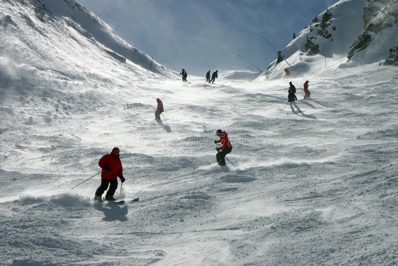 лыжники alps стоковая фотография лыжники alps стоковая фотография