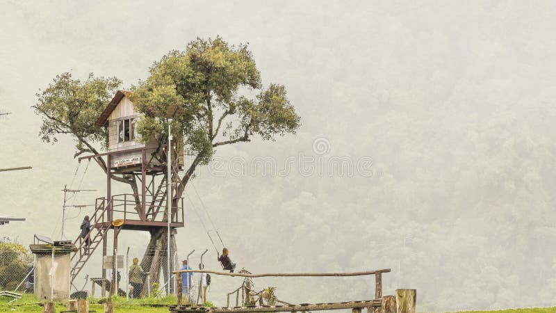 Люди на Касе del Arbol, Banos эквадоре стоковая фотография rf Люди на Касе del Arbol, Banos эквадоре стоковая фотография rf
