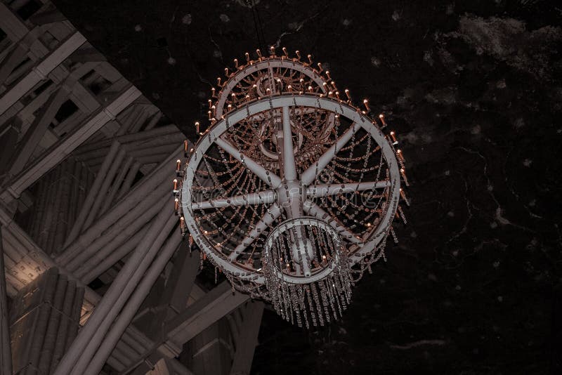 Люстра в солевом руднике Wieliczka в городке Wieliczka, южной Польше стоковое изображение Люстра в солевом руднике Wieliczka в городке Wieliczka, южной Польше стоковое изображение