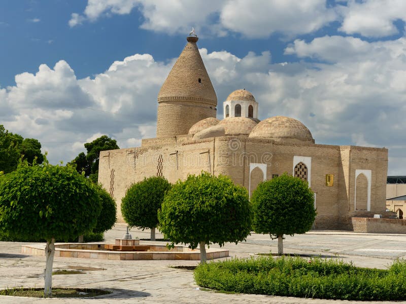 Мавзолей Chashma - Ayub в Бухаре, Узбекистане стоковые фото Мавзолей Chashma - Ayub в Бухаре, Узбекистане стоковые фото