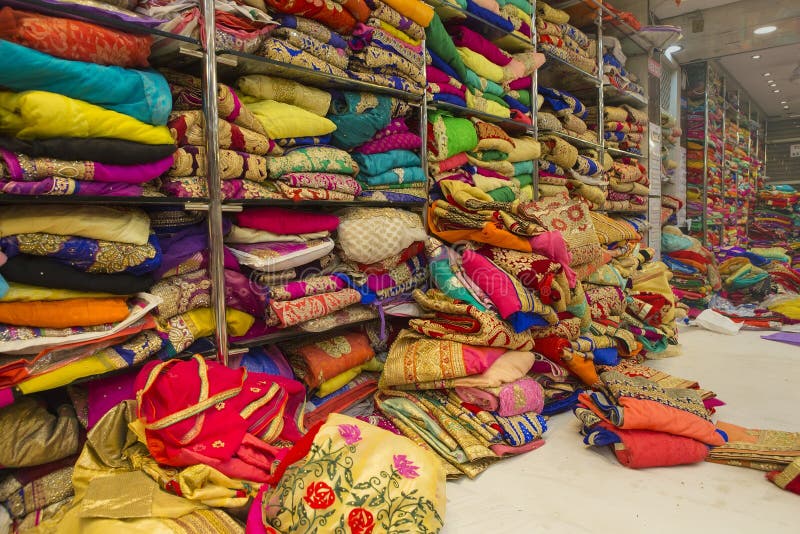 Картинки по запросу картинки  индийский   рынок  одежды