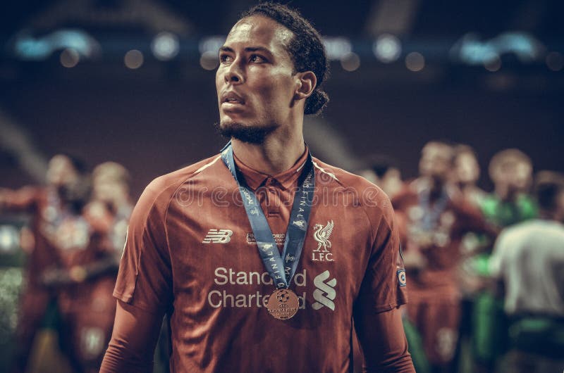 Мадрид, Испания - 1-ОЕ МАЯ 2019: Virgil Van Dijk празднует выигрывать лиги чемпионов UEFA 2019 после финальной игры против стоковые изображения rf