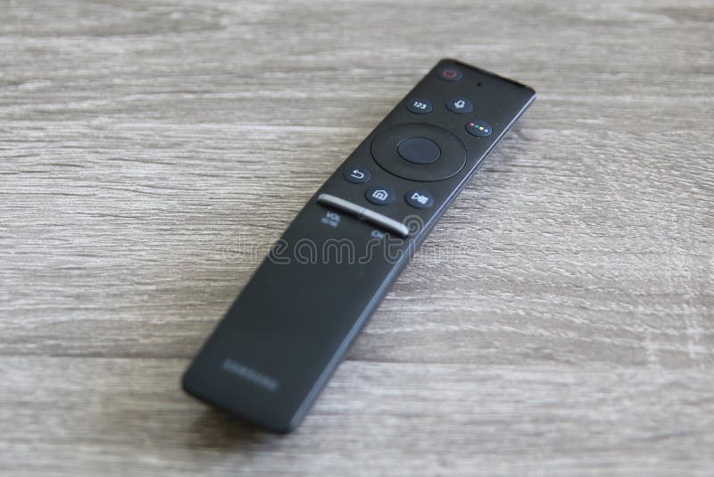 Майами, США - июль 2018: remote ТВ samsung умный стоковые фотографии rf Майами, США - июль 2018: remote ТВ samsung умный стоковые фотографии rf