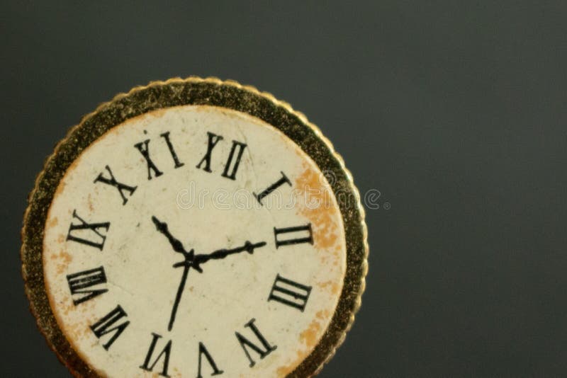 Макрос-съемка винтажных часов или наблюдать показывать время стоковые изображения rf Макрос-съемка винтажных часов или наблюдать показывать время стоковые изображения rf