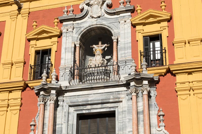 МАЛАГА, ANDALUCIA/SPAIN - 2-ОЕ ЯНВАРЯ 2018: Барочное PA ` s епископа стоковое фото rf МАЛАГА, ANDALUCIA/SPAIN - 2-ОЕ ЯНВАРЯ 2018: Барочное PA ` s епископа стоковое фото rf