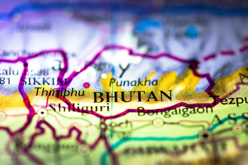 Маленькая глубина фокуса поля на географическом положении карты королевства континента Бутана Азии эпическом произведении