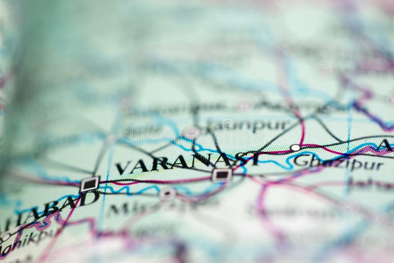 Маленькая глубина фокуса поля на географическом положении карты континента Варанаси Индии Азии эпическом произведении