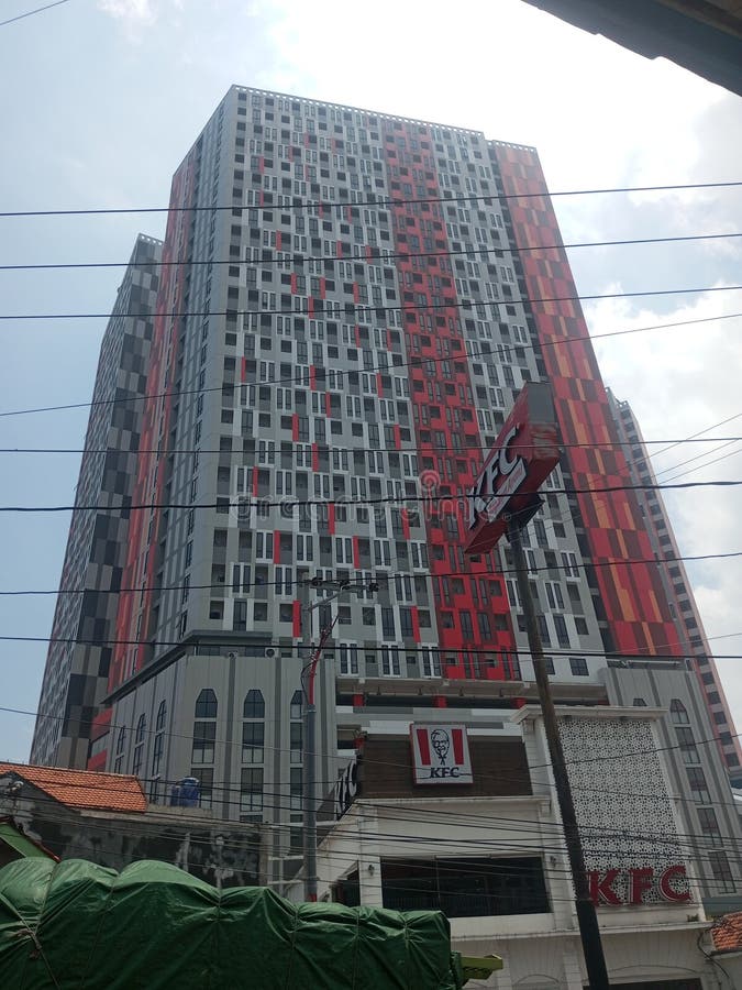 маленький kfc в здании стоковая фотография rf