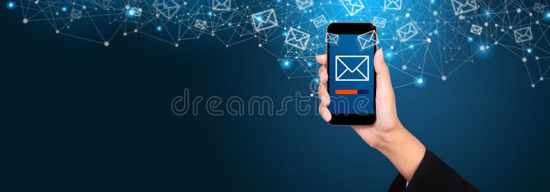 Маркетинг электронной почты и концепция информационого бюллетеня Посылка сообщения на sma стоковое изображение Маркетинг электронной почты и концепция информационого бюллетеня Посылка сообщения на sma стоковое изображение