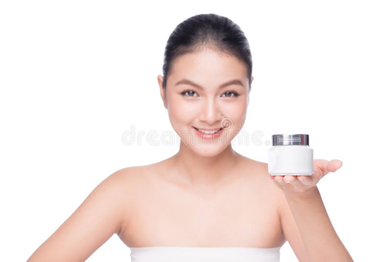 масло состава красотки ванны мылит обработку Азиатская женщина держа moisturizing cream коробку стоковая фотография rf масло состава красотки ванны мылит обработку Азиатская женщина держа moisturizing cream коробку стоковая фотография rf