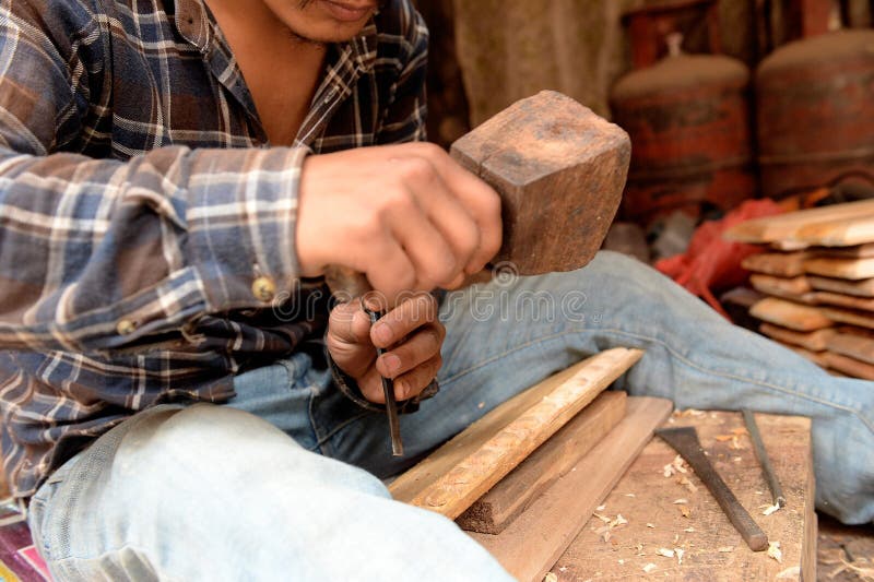 Мастер Woodworker в Катманду, Непале стоковые изображения