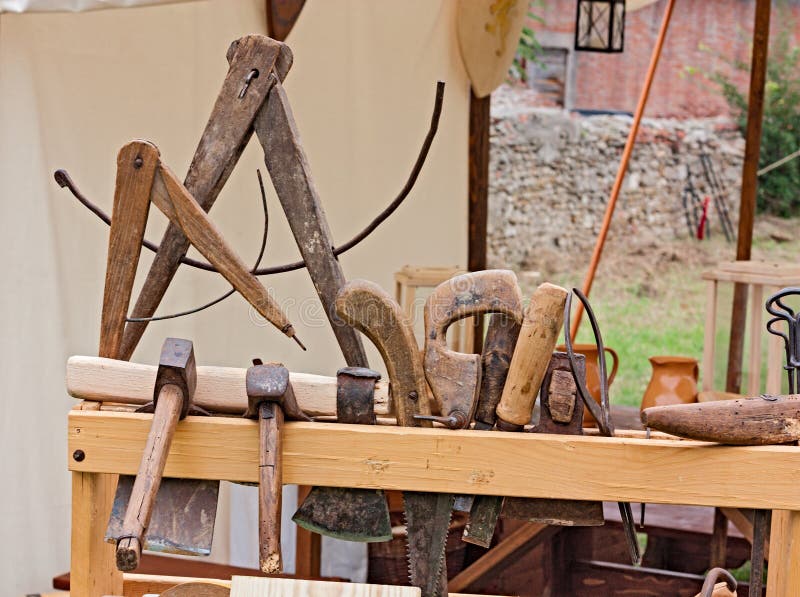 Старый столярный верстак стоковое изображение. изображение ...