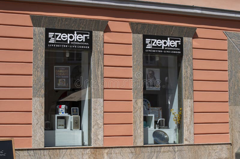 Международный магазин Zepter в Банска-Быстрица. Zepter International - швейцарский потребитель стоковое изображение