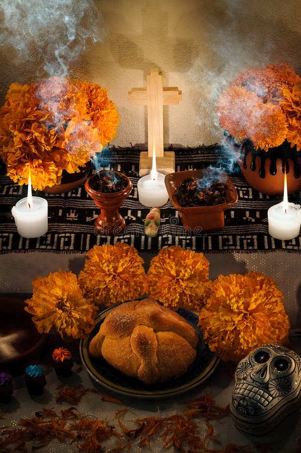 Мексиканский день мертвого алтара (Dia de Muertos) стоковые фото Мексиканский день мертвого алтара (Dia de Muertos) стоковые фото