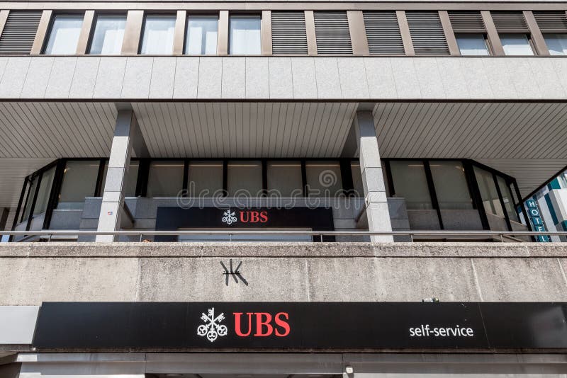 Местная ветвь банка Switerland соединения UBS в Женеве UBS один из главных банков страны, известных для своей засекреченности бан стоковые изображения rf Местная ветвь банка Switerland соединения UBS в Женеве UBS один из главных банков страны, известных для своей засекреченности бан стоковые изображения rf