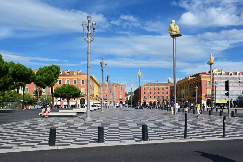 место massena massena plaza в ницце франции на яркое солнечное летнее утро. стоковая фотография rf