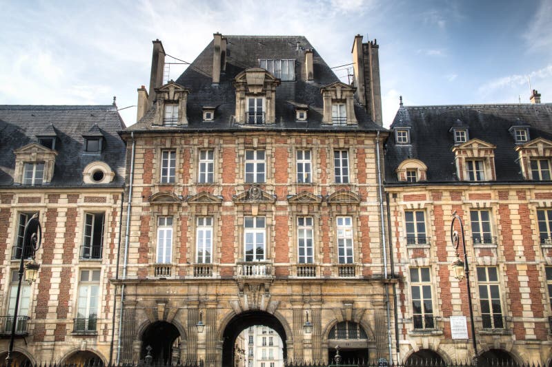 место vosges Франции роскошное paris фасада жилищ des стоковое изображение rf место vosges Франции роскошное paris фасада жилищ des стоковое изображение rf