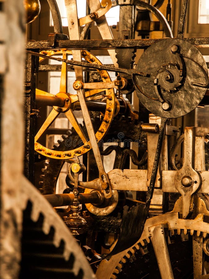 Механизм Clockwork Закройте вверх по взгляду колес cog и других механически частей винтажных часов башни стоковая фотография rf Механизм Clockwork Закройте вверх по взгляду колес cog и других механически частей винтажных часов башни стоковая фотография rf