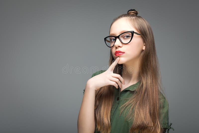 Милая spectacled девушка стоковые изображения rf