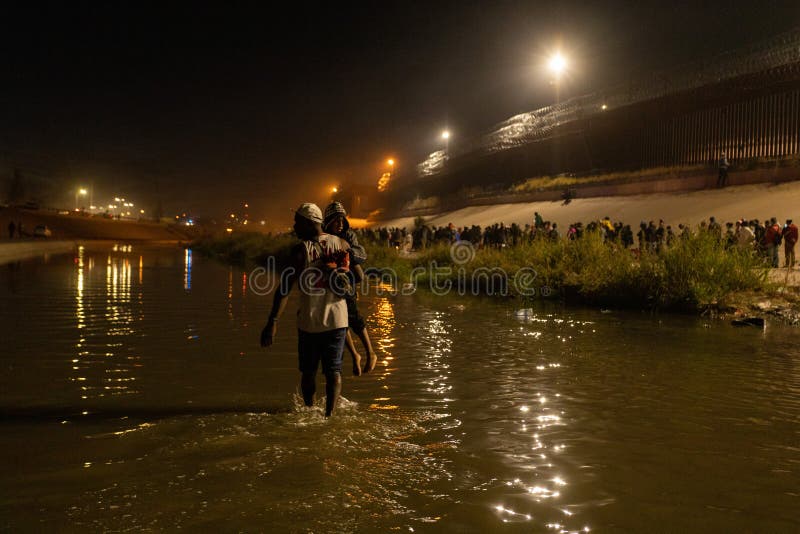 Migrants from Nicaragua and Bolivia crossing the border from Mexico to USA in search for an asylum. Juarez, Mexico, 12 November 2022. Migrants from Nicaragua and Bolivia crossing the border from Mexico to USA in search for an asylum. Juarez, Mexico, 12 November 2022.