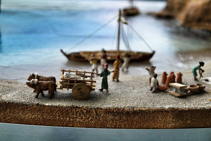 Миниатюрные римские figurines отражая ежедневную жизнь в римских временах стоковое изображение Миниатюрные римские figurines отражая ежедневную жизнь в римских временах стоковое изображение