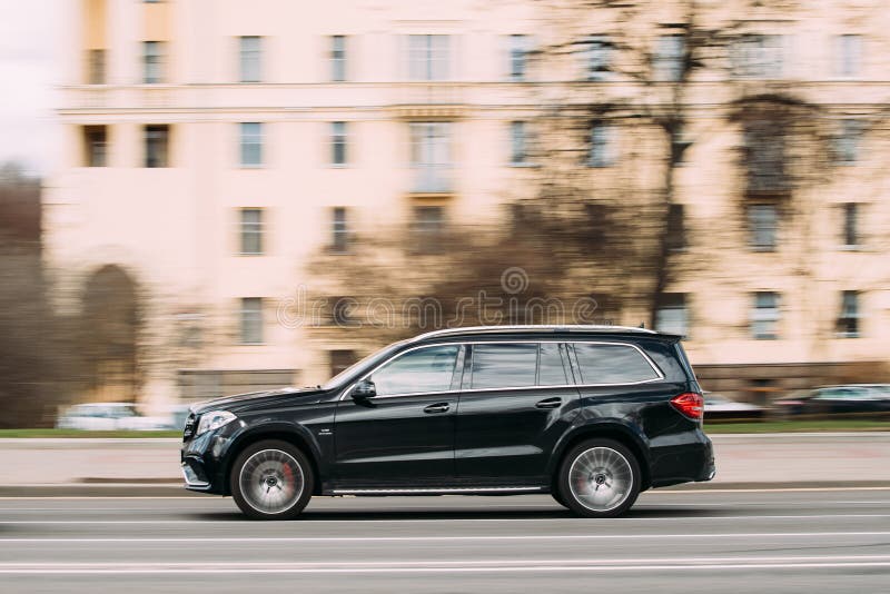Минск, Беларусь Большой черный класс Мерседес-benz GLS цвета в быстрой стоковые фото Минск, Беларусь Большой черный класс Мерседес-benz GLS цвета в быстрой стоковые фото
