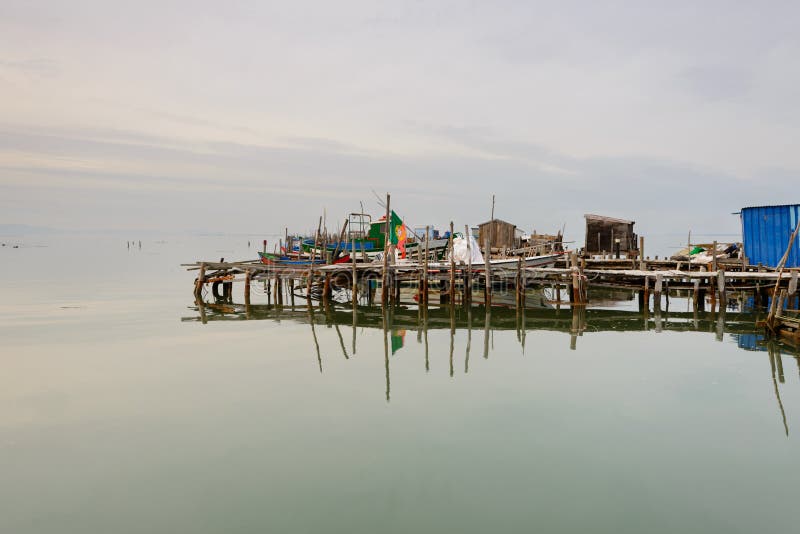Мирный заход солнца в пристани Carrasqueira стоковое фото Мирный заход солнца в пристани Carrasqueira стоковое фото