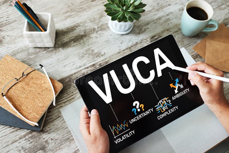 Мировоззренческая доктрина VUCA на экране Неустойчивость, неопределенность, сложность, неоднозначность стоковые фотографии rf Мировоззренческая доктрина VUCA на экране Неустойчивость, неопределенность, сложность, неоднозначность стоковые фотографии rf