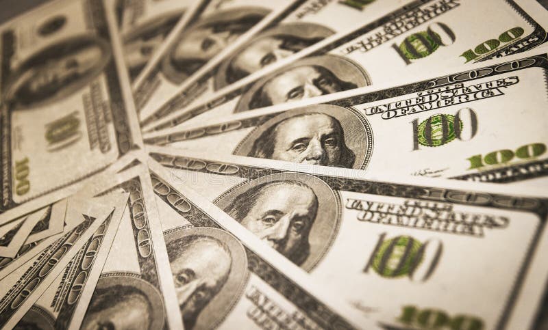 Много доллары США наличных денег сформированные в круге стоковое изображение rf Много доллары США наличных денег сформированные в круге стоковое изображение rf