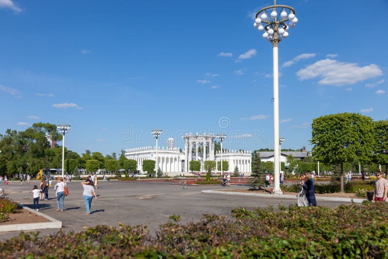 Модель ` ` несущей ракеты восточного на павильоне космоса в центре выставки Все-России стоковое изображение Модель ` ` несущей ракеты восточного на павильоне космоса в центре выставки Все-России стоковое изображение