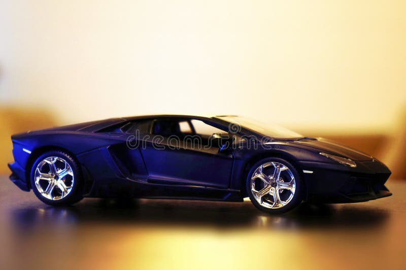 1:24 модельного автомобиля Lamborghini Aventador LP700-4 стоковое изображение 1:24 модельного автомобиля Lamborghini Aventador LP700-4 стоковое изображение