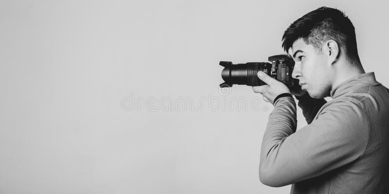 Молодой азиатский фотограф стоковое фото rf Молодой азиатский фотограф стоковое фото rf