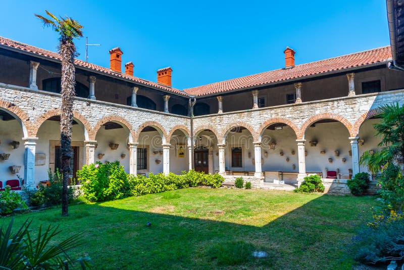Монастырь церкви и монастыря св.. Фрэнсис в pula Хорватии стоковое фото rf