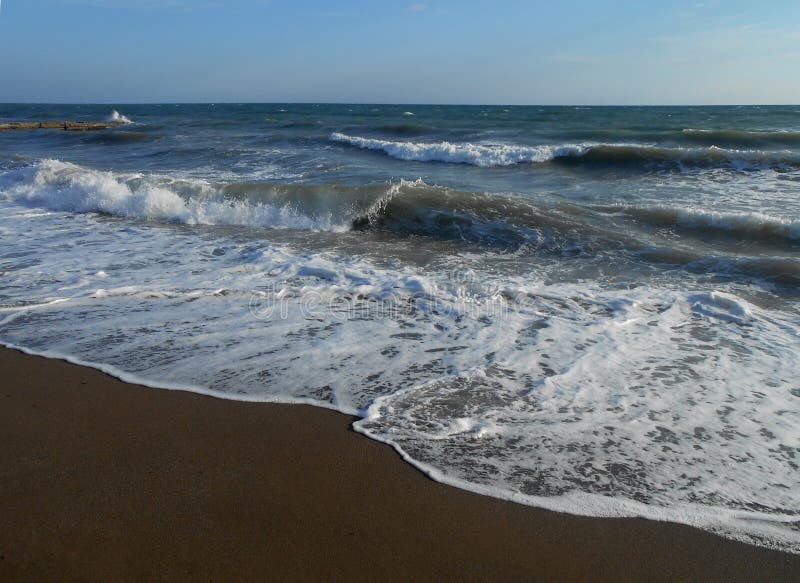 Море, океан, вода, волны, пляж, небо, синь, волна, природа, побережье, облака, ландшафт, горизонт, песок, seascape, прибой, облак стоковая фотография Море, океан, вода, волны, пляж, небо, синь, волна, природа, побережье, облака, ландшафт, горизонт, песок, seascape, прибой, облак стоковая фотография