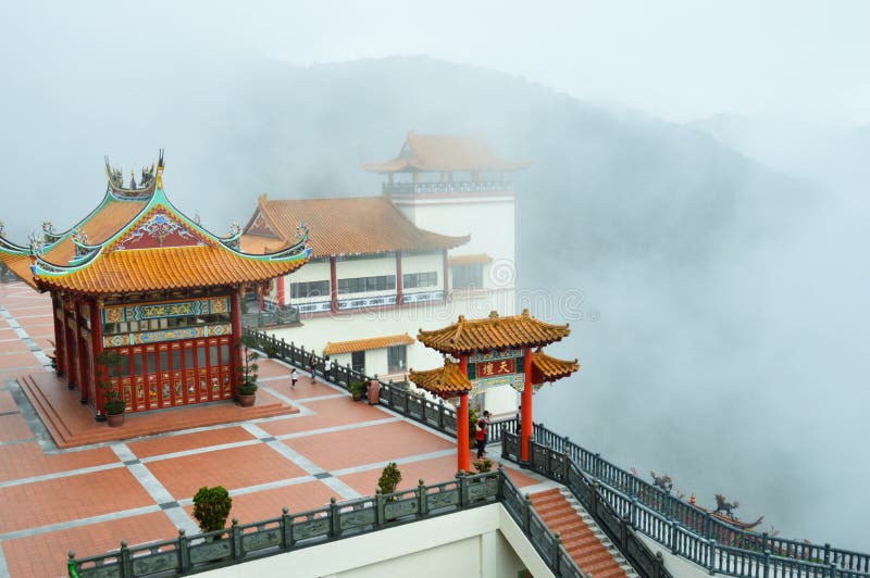 Море тумана на swee Chin выдалбливает висок, гористые местности Малайзию Genting стоковая фотография rf Море тумана на swee Chin выдалбливает висок, гористые местности Малайзию Genting стоковая фотография rf