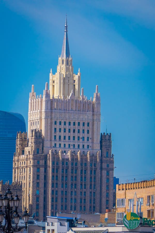 МОСКВА, РОССИЯ 29-ОЕ АПРЕЛЯ 2018: Внешний взгляд здания Министерства Иностранных Дел, квадрата Smolenskaya стоковая фотография rf МОСКВА, РОССИЯ 29-ОЕ АПРЕЛЯ 2018: Внешний взгляд здания Министерства Иностранных Дел, квадрата Smolenskaya стоковая фотография rf