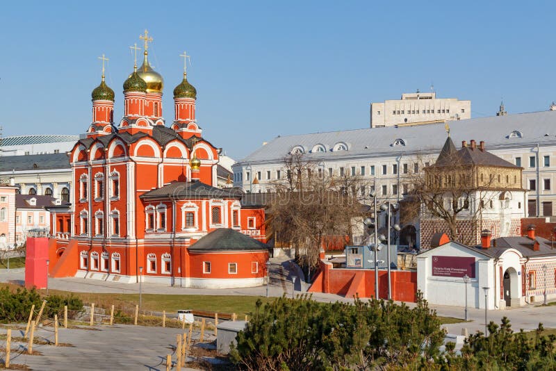 Москва, Россия - 15-ое апреля 2018: Собор значка матери ` знака ` бога бывшего монастыря Znamensky в Москве стоковые изображения Москва, Россия - 15-ое апреля 2018: Собор значка матери ` знака ` бога бывшего монастыря Znamensky в Москве стоковые изображения