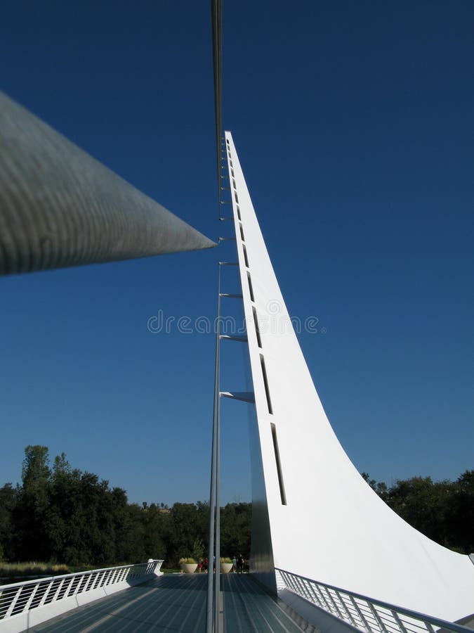 Мост Sundial в Реддинге, Калифорния стоковое фото rf