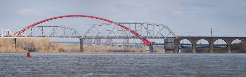 Мост утюга железнодорожный стоковое изображение rf