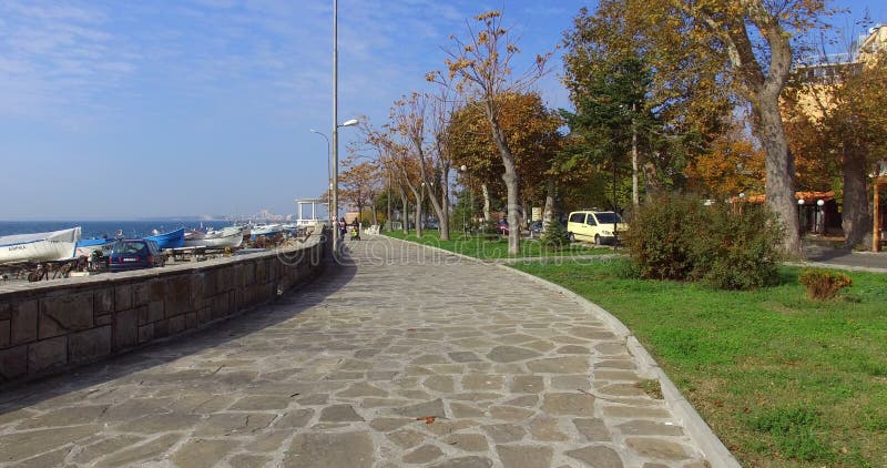 Мостоваая удовольствия вдоль побережья Чёрного моря в Pomorie, Болгарии стоковые изображения rf