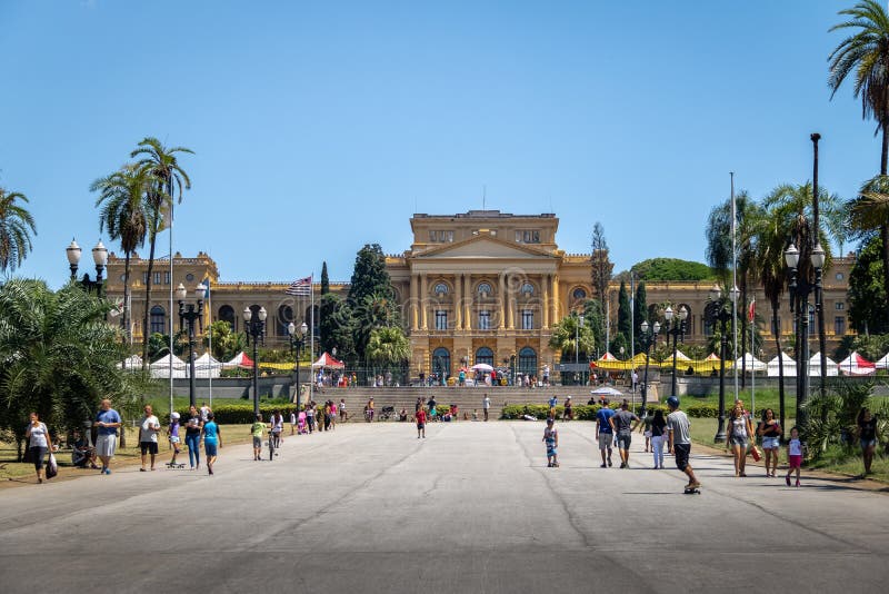Музей Museu Ipiranga делает Ipiranga и парк Parque da Independencia - Сан-Паулу независимости, Бразилию стоковые фотографии rf Музей Museu Ipiranga делает Ipiranga и парк Parque da Independencia - Сан-Паулу независимости, Бразилию стоковые фотографии rf