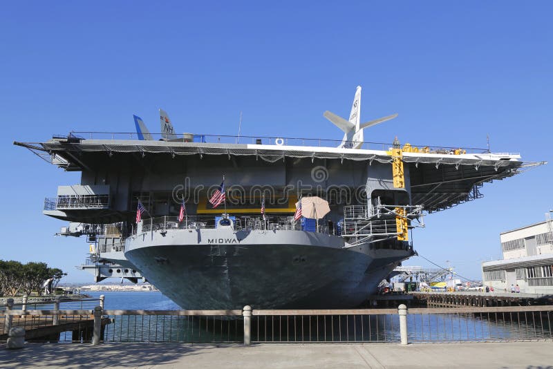 Музей USS на полпути расположенный в городском Сан-Диего, Калифорнии на пристани военно-морского флота стоковое фото Музей USS на полпути расположенный в городском Сан-Диего, Калифорнии на пристани военно-морского флота стоковое фото