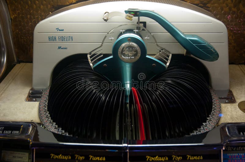 МУЗЫКАЛЬНЫЙ АВТОМАТ от 50's стоковое изображение МУЗЫКАЛЬНЫЙ АВТОМАТ от 50's стоковое изображение