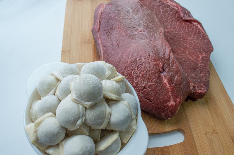 Мясо баннера и пельмени на кухне стоковые изображения rf