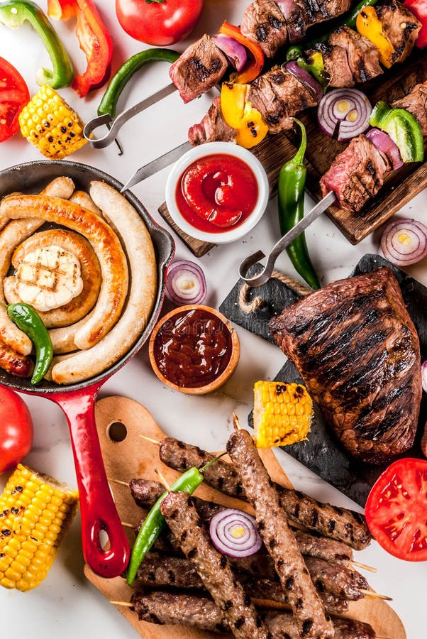 Мясо гриля еды барбекю ассортимента различное, фестиваль партии bbq - sh стоковые изображения